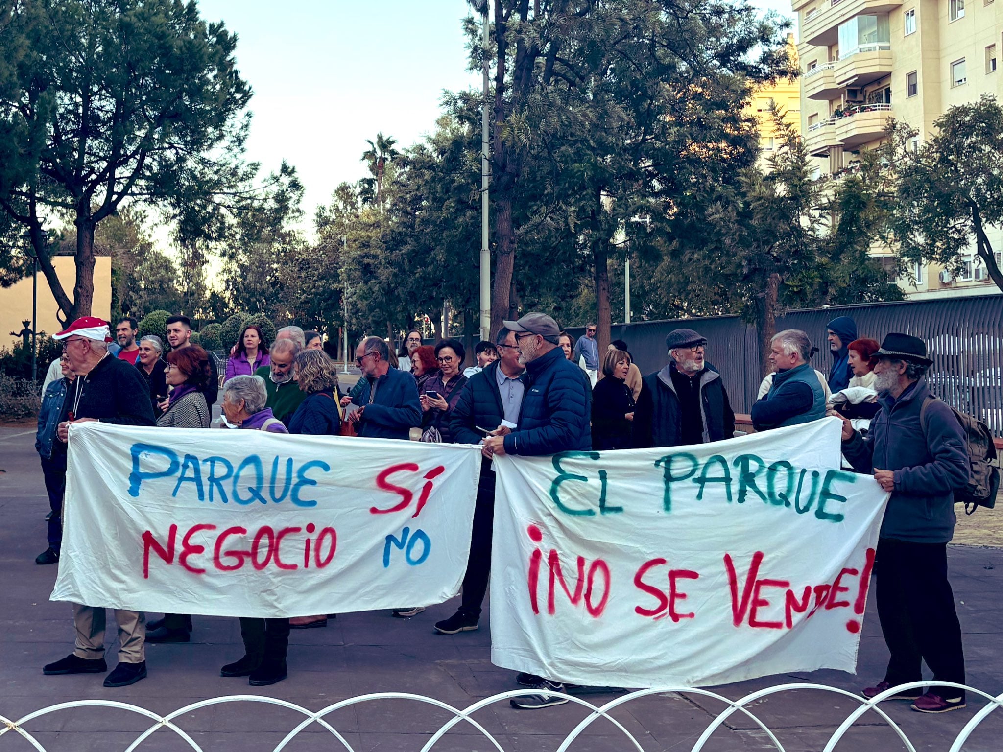 Un momento de la protesta este domingo, 12 de enero, en el Parque del Oeste de Málaga