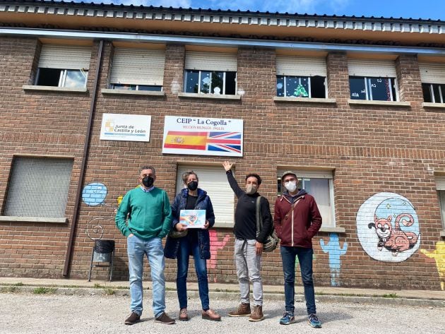 El Bierzo sentido, junto al director del colegio y a la autora del libro