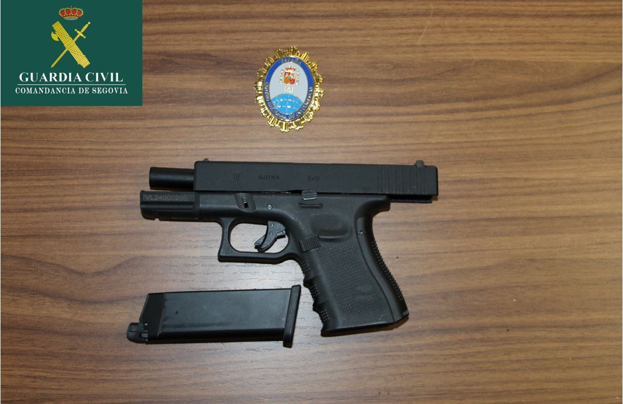 Pistola de airsoft intervenida por la Guardia Civil