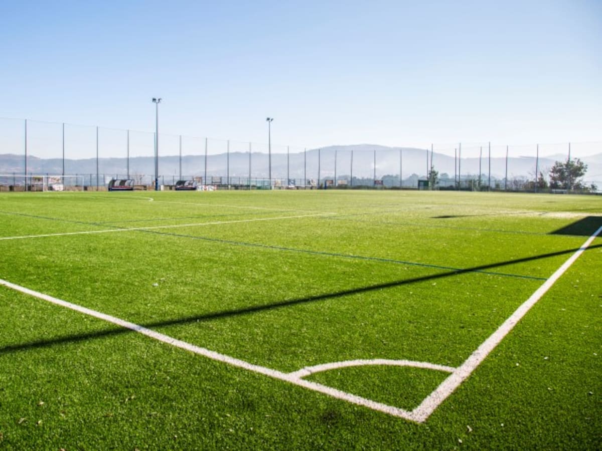 Vigo moderniza dos de sus campos clave con césped de élite y nuevas mejoras