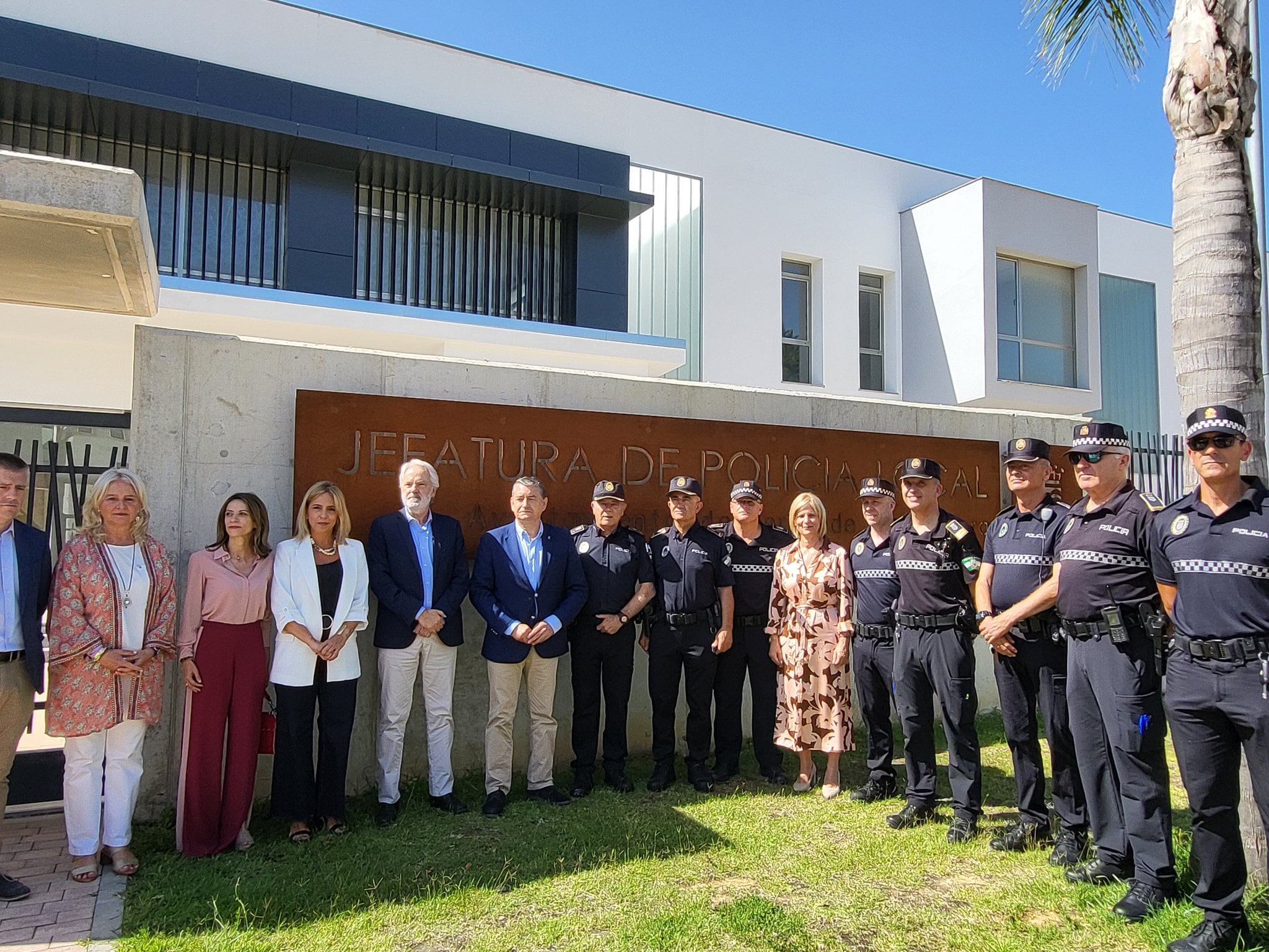 Visita a las dependencias policiales