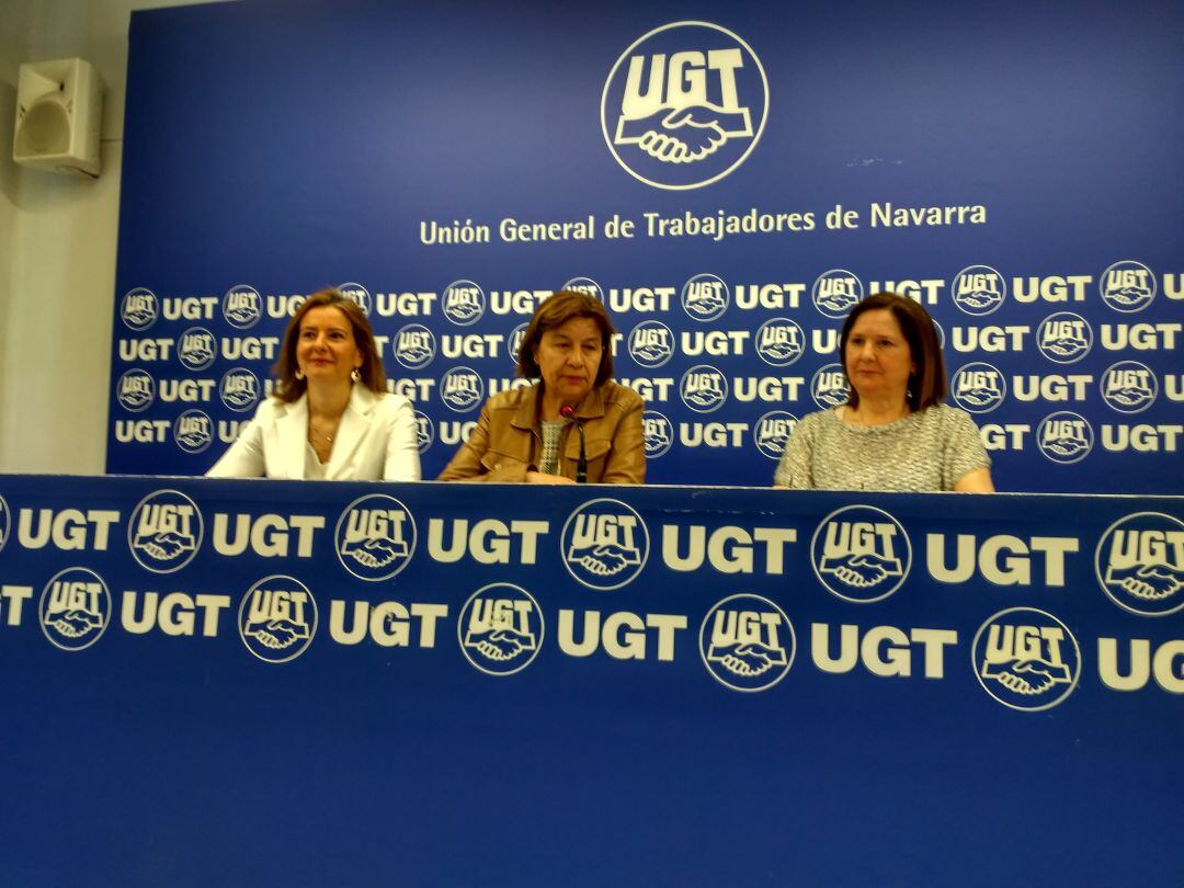 Las responsables de enseñanza de UGT, durante la comparecencia celebrada en Pamplona. 