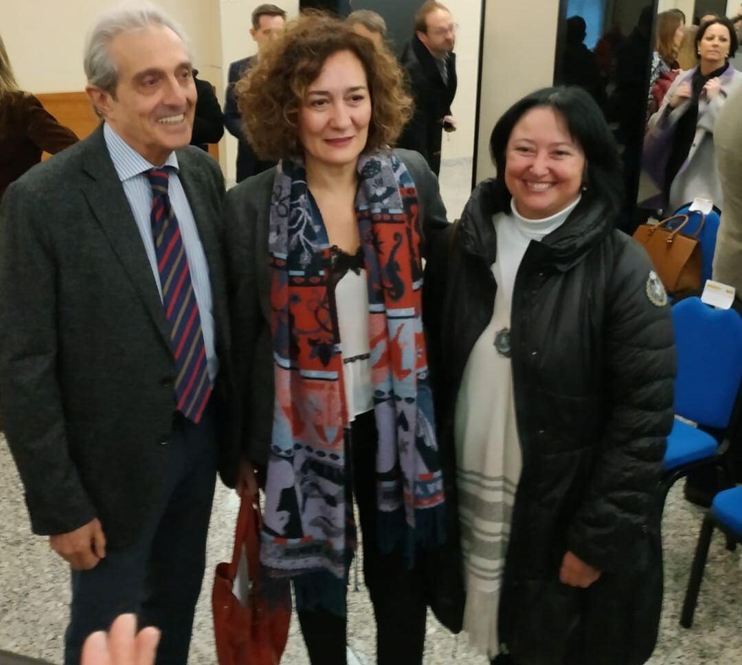 Los dos asesores junto a la alcaldesa de Ponferrada 