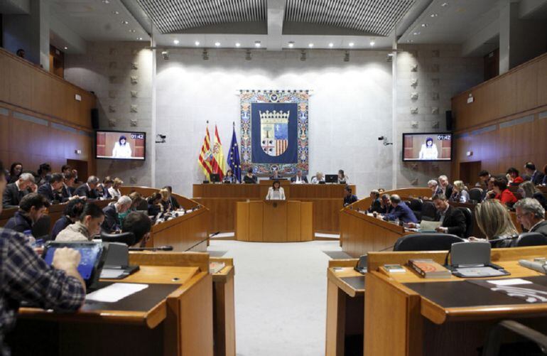 Sesión plenaria en las Cortes de Aragón