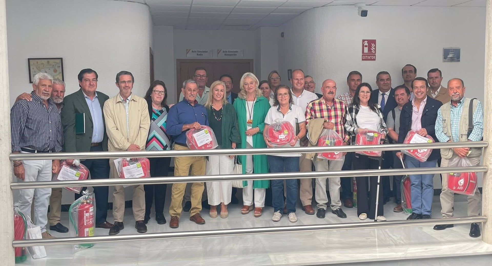 Colombo en la entrega de desfibriladores y extintores para una Romería del Rocío Segura