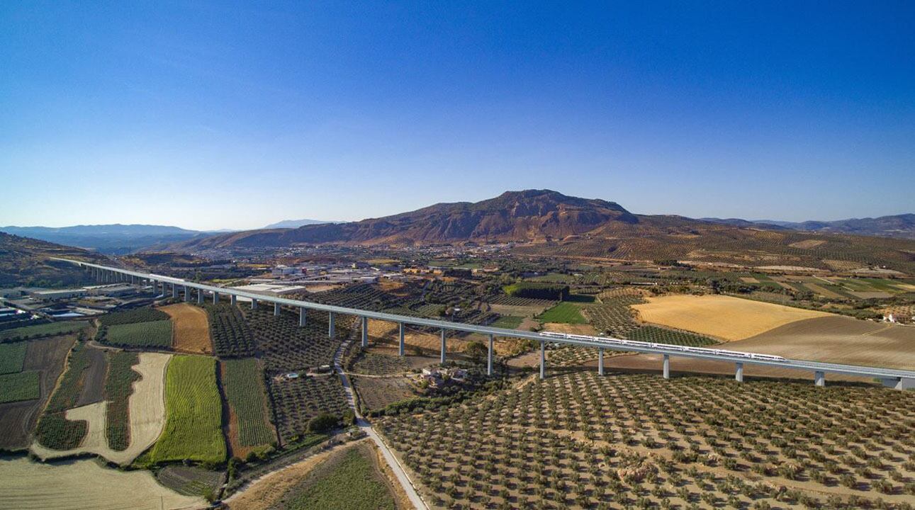 Fotomontaje del gran viaducto sobre el río Genil y la VIlla Romana de Salar del cuarto tramo de la Variante de Loja en la línea de alta velocidad entre Antquera y Granada