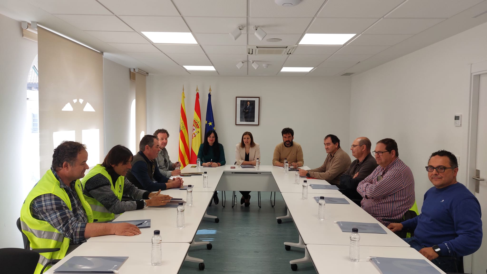 Lorena Orduna y Mónica Soler se reunían con los representantes de AEGA en la sede de la Comarca de la Hoya de Huesca