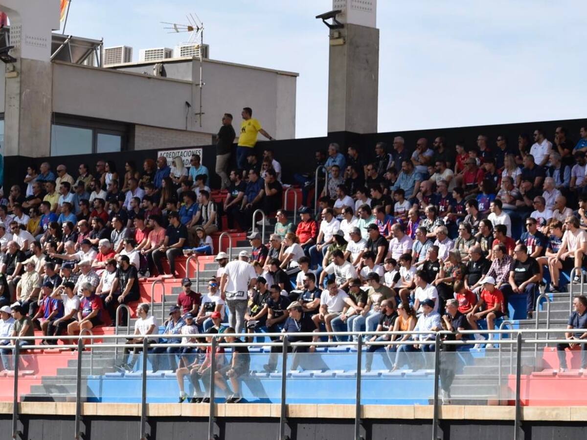 El Eldense homenajeará a la aficionada que sufrió un desvanecimiento en el partido contra la U. D. Logroñés