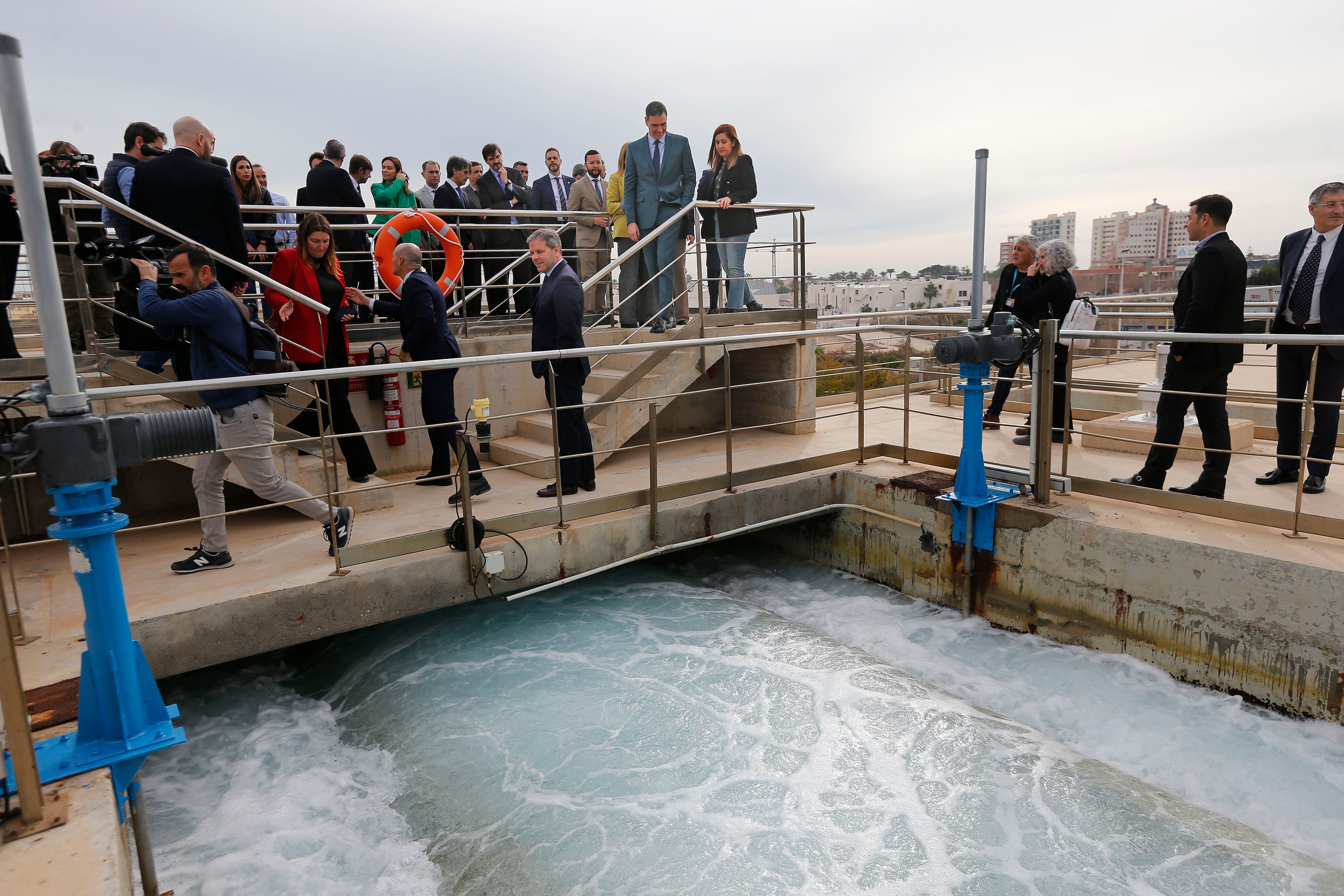 Pedro Sánchez visita una desaladora en Torrevieja el pasado mes de febrero. (Photo By Joaquin Reina/Europa Press via Getty Images)