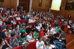 Imagen del Claustro antes del abandono de los alumnos de AU