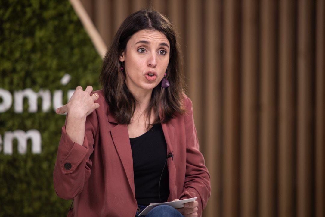 La ministra de Igualdad, Irene Montero, durante el acto de En Comú Podem.