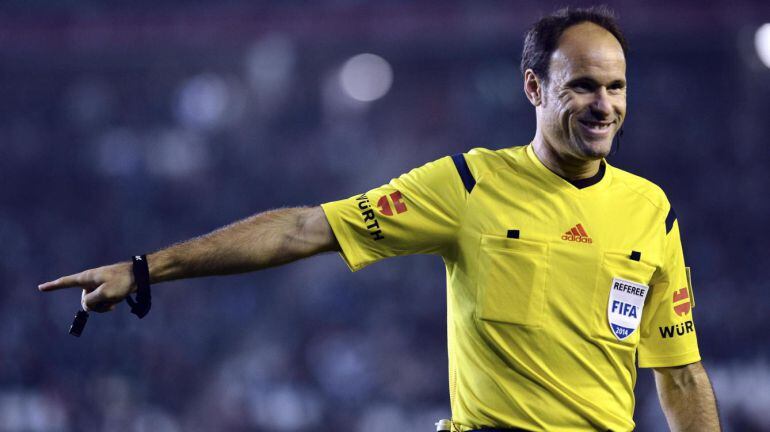 Mateu Lahoz durante un partido