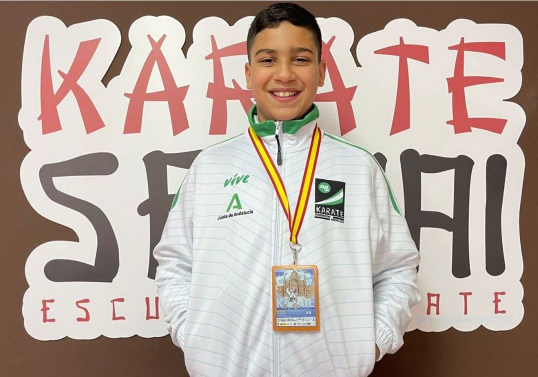 Dojo Sempai luciendo el bronce nacional.