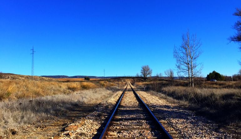 El tren turístico recorrería la línea ferroviaría entre Cuenca y Mira.