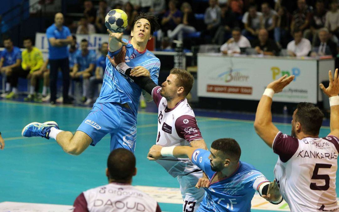 El central argentino con la camiseta del Billere.