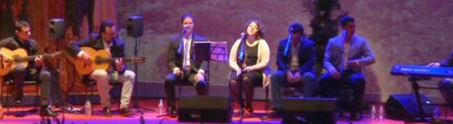 Grupo de artistas, -músicos y cantantes- durante el pregón