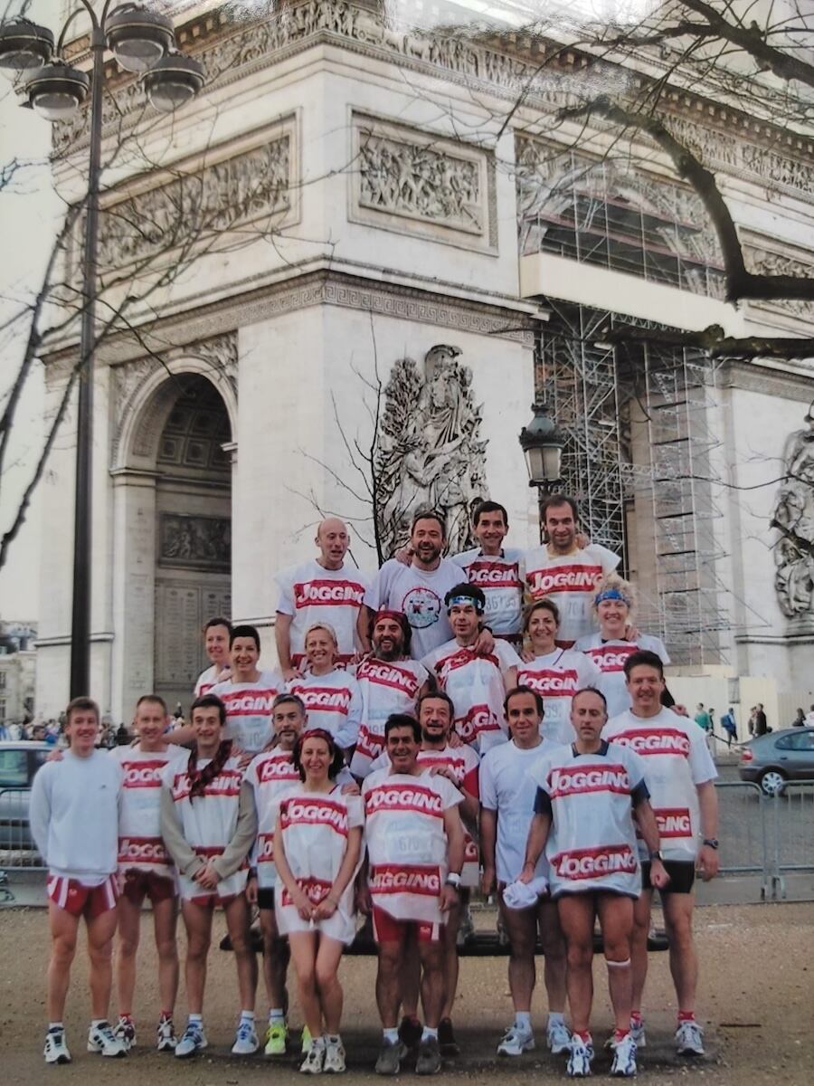 El Club Atletismo Jaca acudió al maratón de París por vez primera en 2004