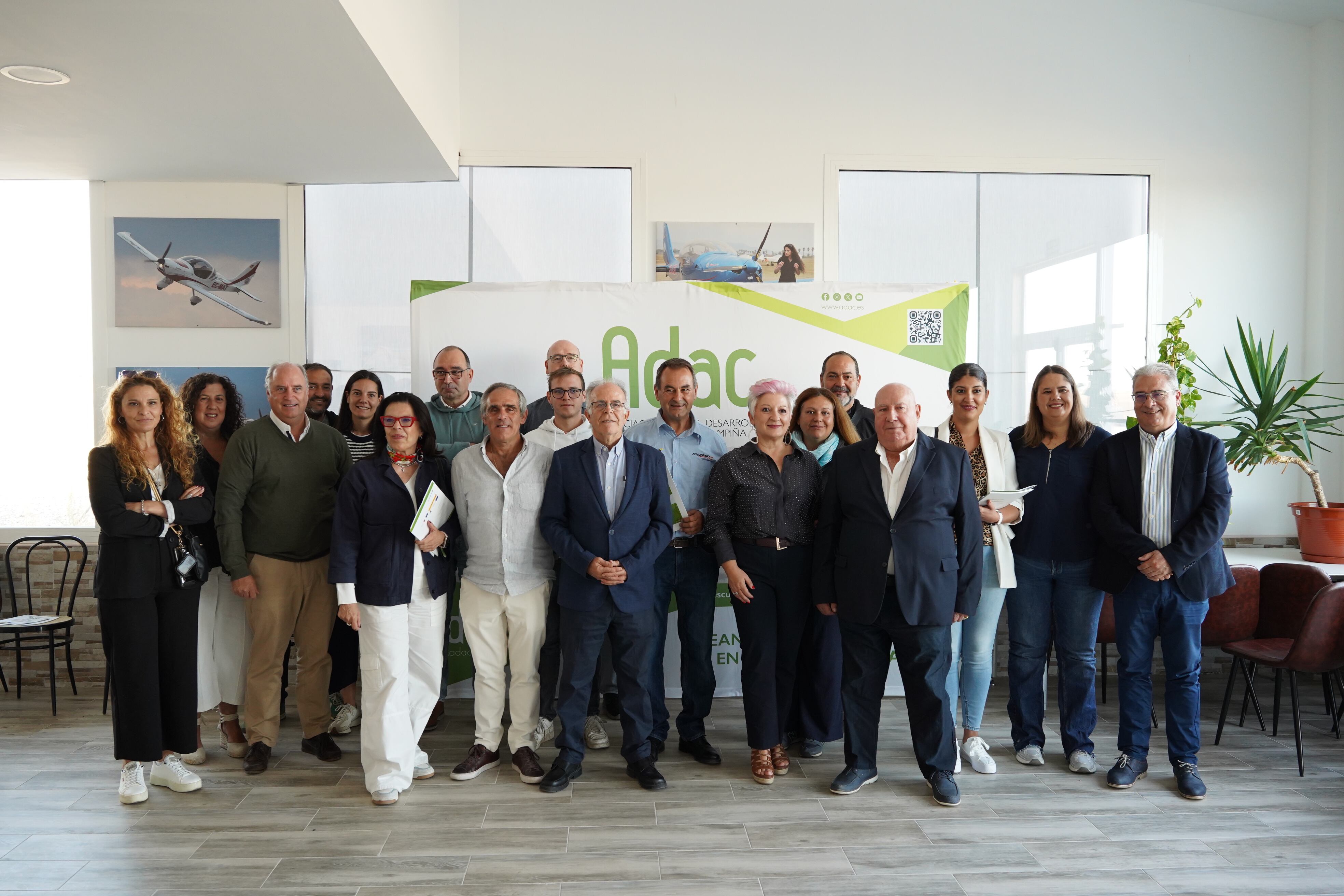 Firma contratos ADAC en Taragudo