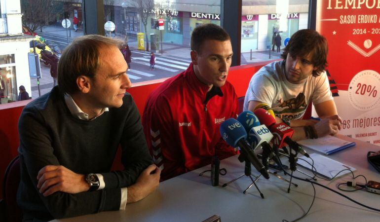 Ben Hansbrough ya está entrenando con el equipo.