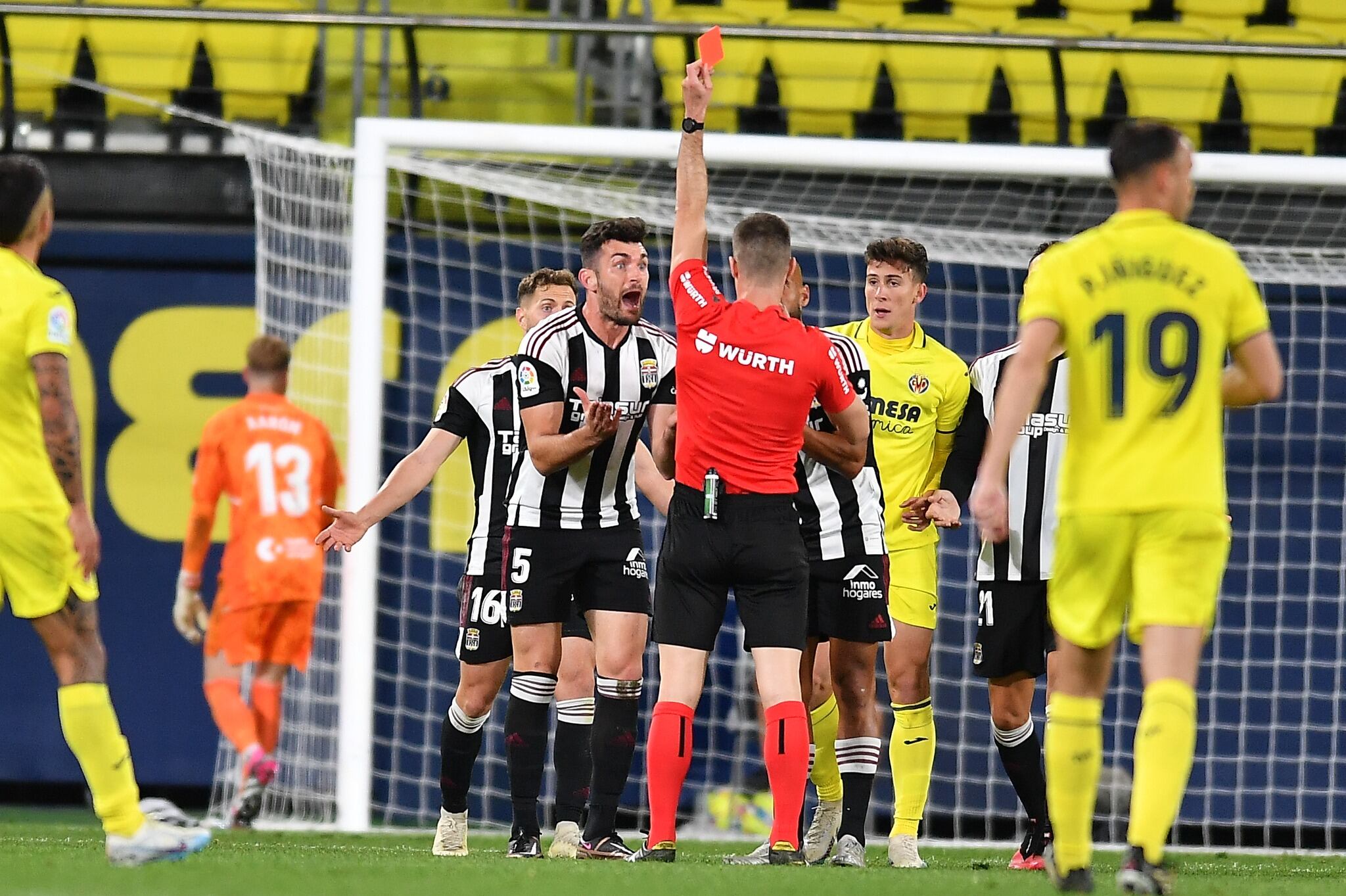 Pablo Vázquez es expulsado de manera rigurosa ante el Villarreal B