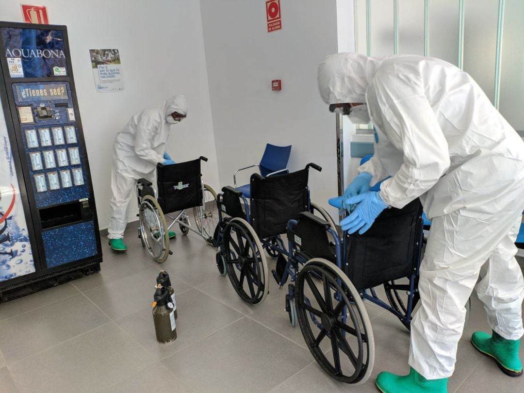 Cuatro personas permanecen en la unidad de críticos, mientras otras tres se encuentran en la 'planta Covid' del Hospital Doctor José Molina Orosa.