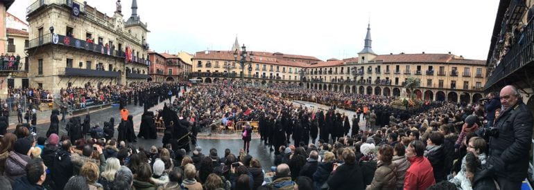 Aspecto que presentaba la Plaza Mayor de León para El Encuentro