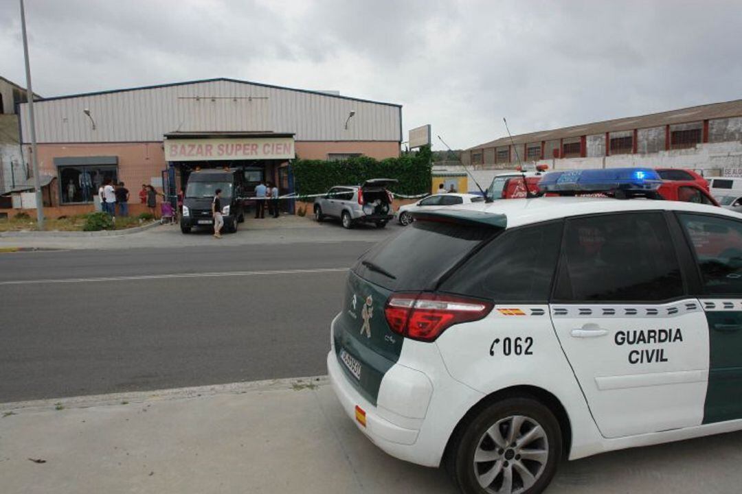 La Guardia Civil en el bazar Súper Cien, el día de los hechos que se juzgan