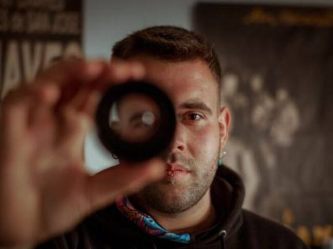 Ángel Rodríguez, colaborador del tema "Nunca pasa nada".