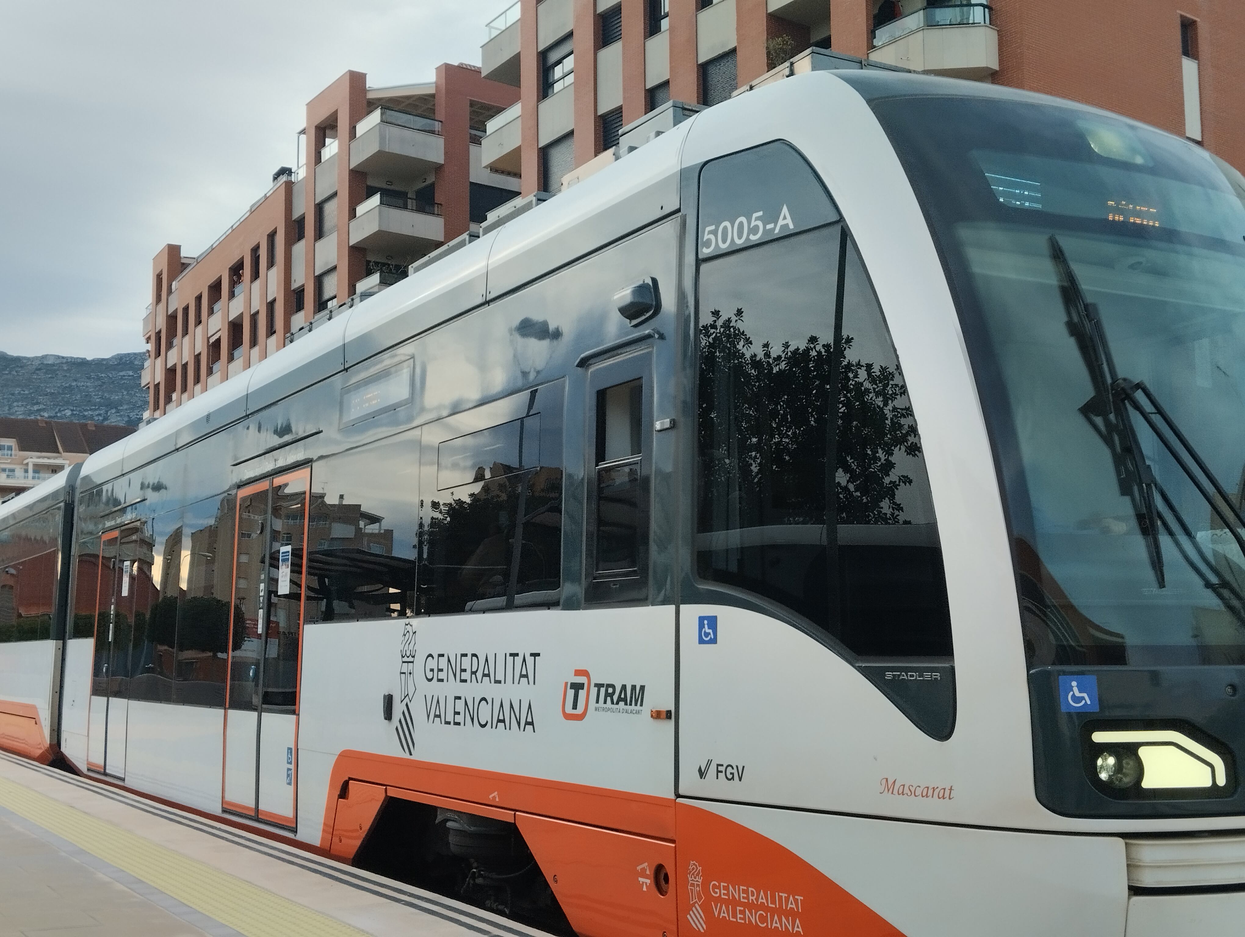 Primer convoy del tranvía,  que llegó el lunes 16 de enero de 2023 a la estación de Dénia.