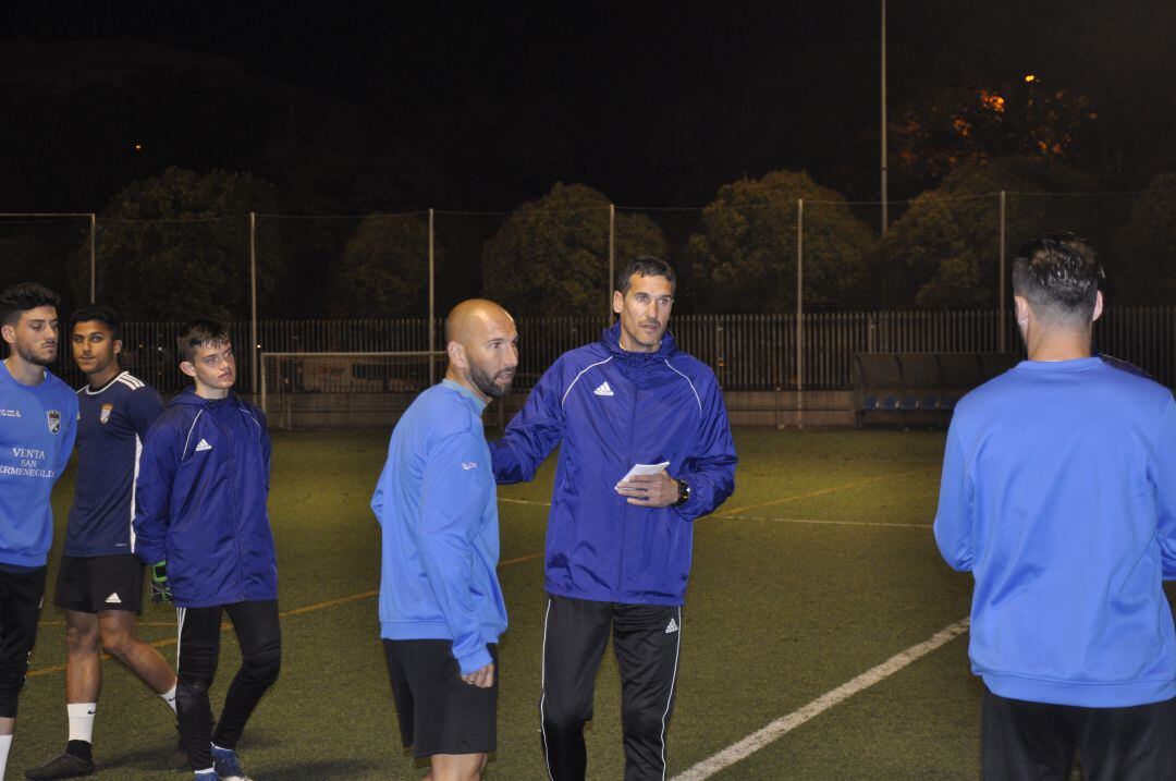 Quirós junto a Antonio Calle en el primer entrenamiento del ex jugador del Xerez CD