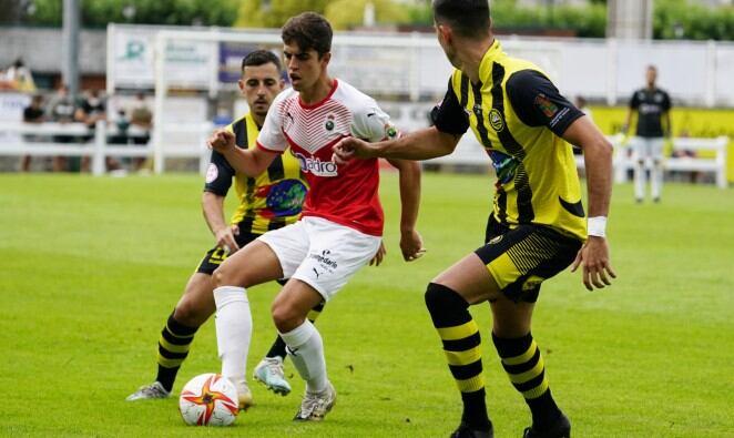 Íñigo Sáinz-Maza, hace dos pretemporadas contra el Cayón