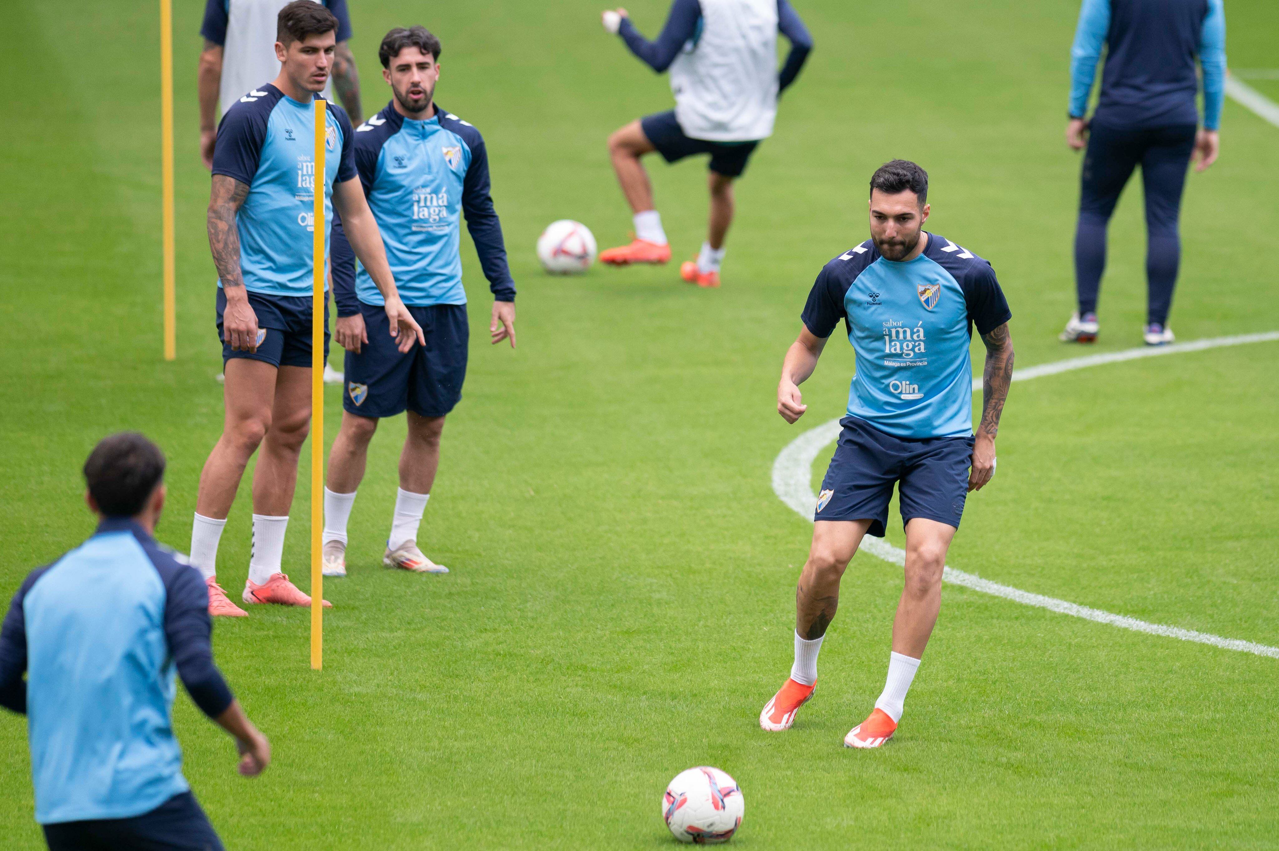 Alex Pastor ejecuta un ejercicio en el entrenamiento del jueves