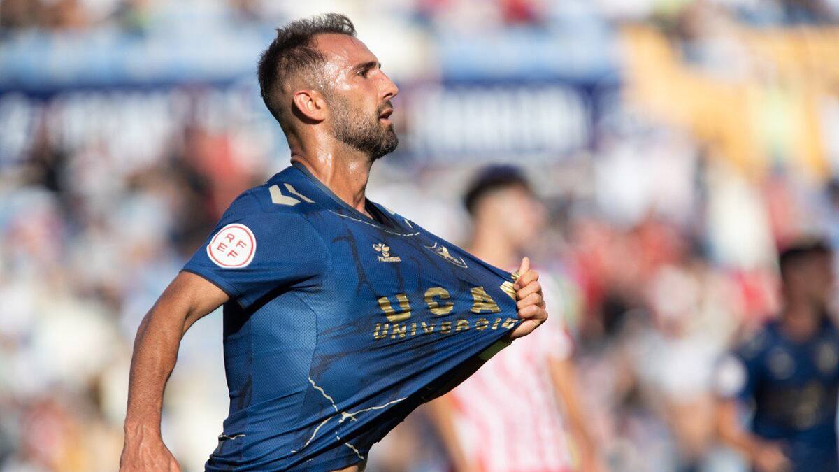 El UCAM Murcia empata contra el filial del Atlético de Madrid y el ascenso se decidirá en la vuelta