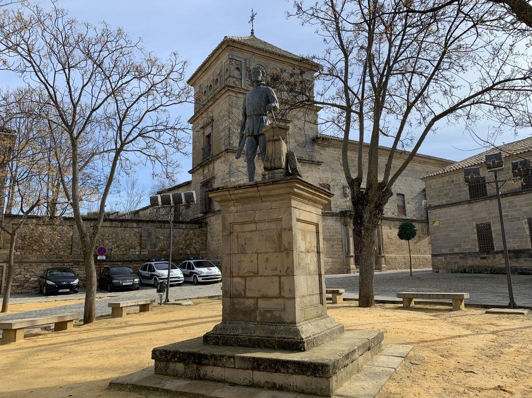 Estatua de Andrés de Vandelvira en la Plaza Vázquez de Molina, de Úbeda