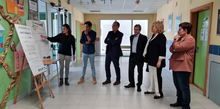 Momento de la visita al CRA Montearagón