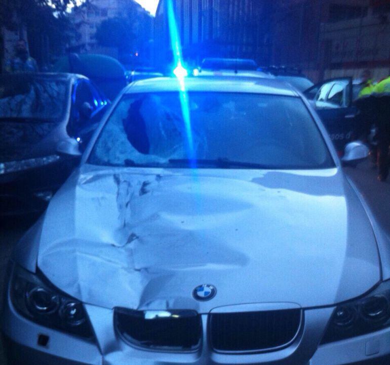 Imatge del cotxe BMW que hauria atropellat mortalment un caporal dels Mossos en un control de trànsit a la C-58 a Sant Quirze del Vallès