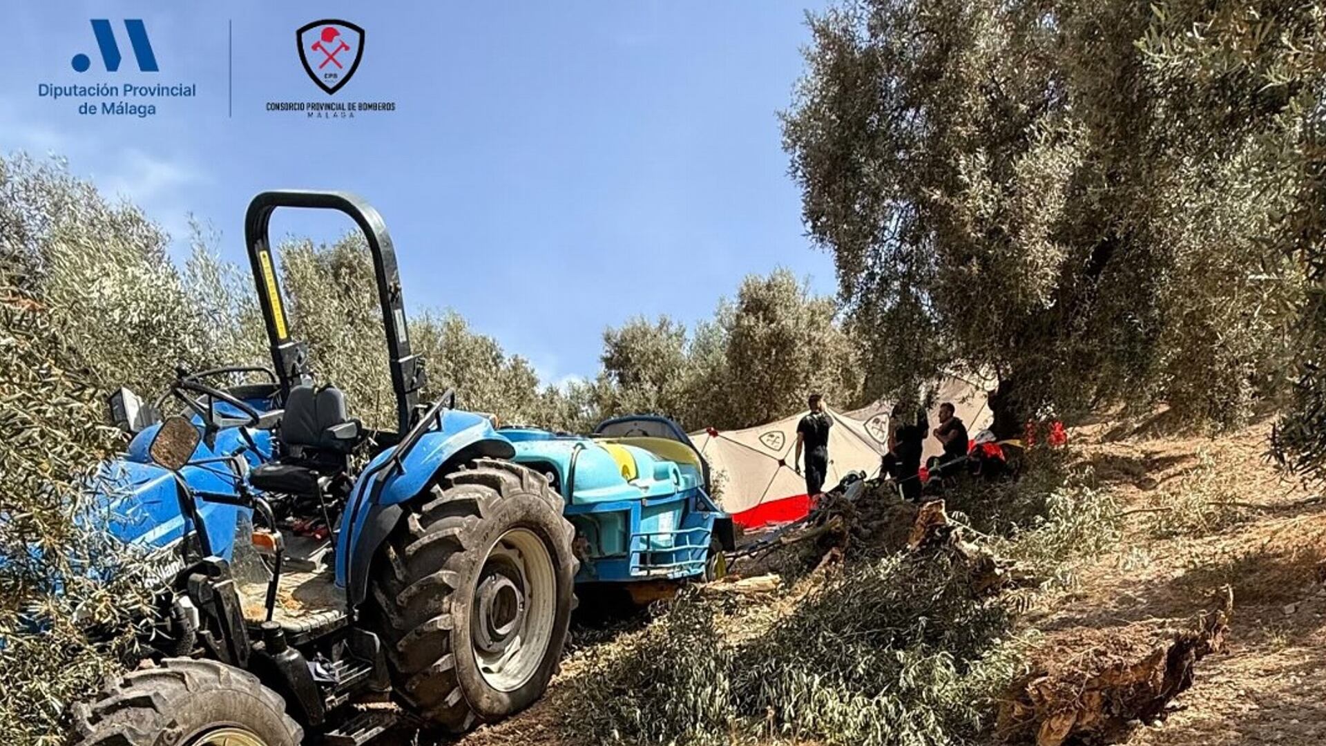 Imagen del tractor accidentado en Villanueva de Algaidas