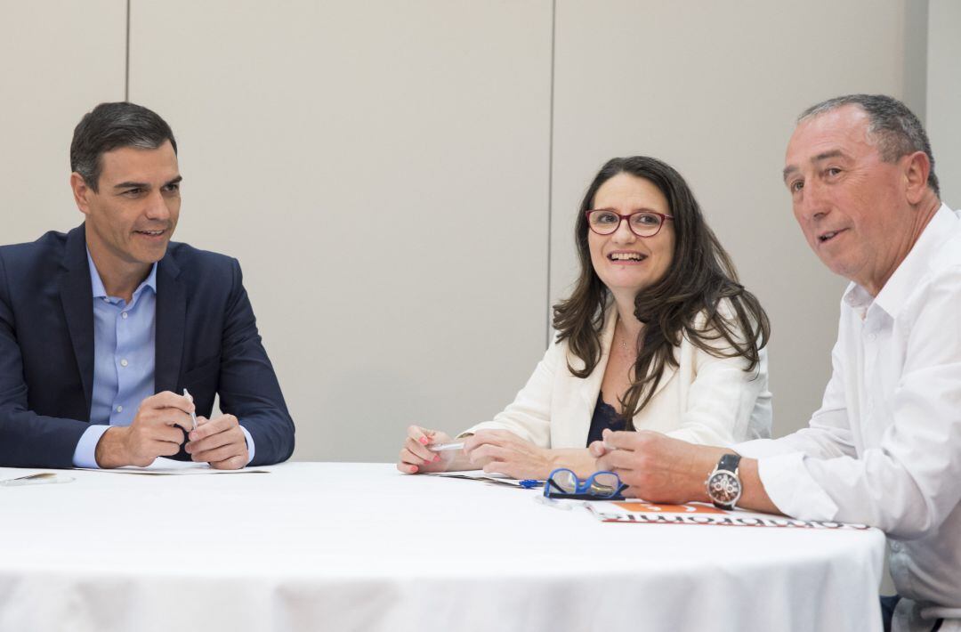 Reunión de Pedro Sánchez, con la vicepresidenta del Consell, Monica Oltra, y el diputado de Compromís, Joan Baldoví