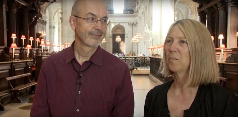 Bill Viola y Kira Perov en la catedral de St. Paul, en Londres, en 2014, durante la exposición de Martyrs (Earth, Air, Fire, Water)