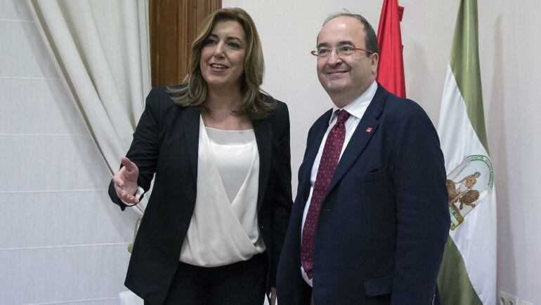 La presidenta andaluza, Susana Díaz, y el líder del PSC, Miquel Iceta, al comienzo de la reunión que ambos mantuvieron en la sede del PSOE-A 