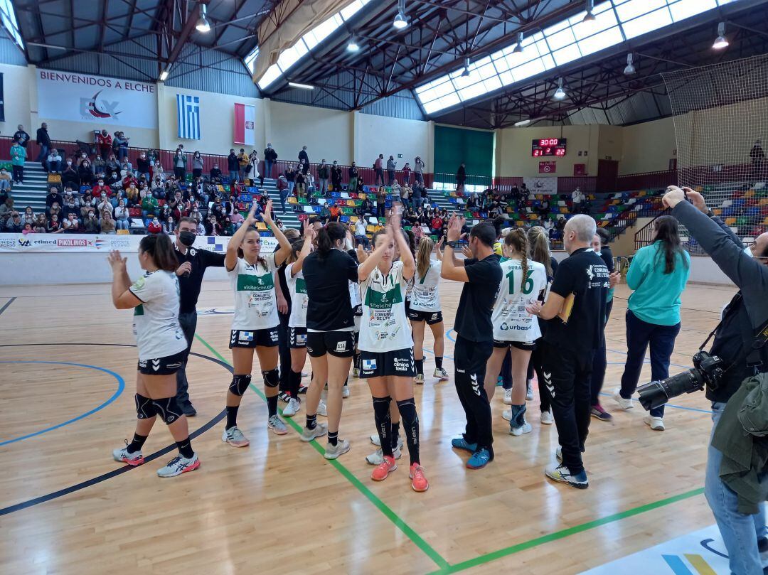 Las jugadoras del Elche agradecen el apoyo de los aficionados