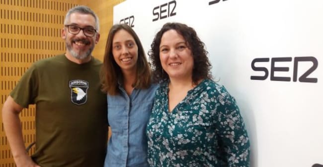 Jorien Timmers junto a Paco Sánchez y Maica Sánchez, tras su entrevista en Hoy por hoy.