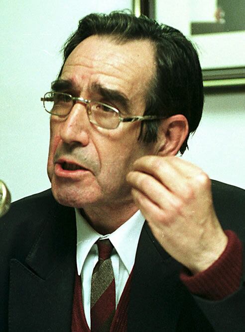 Imagen de archivo del histórico dirigente socialista Luis Gómez Llorente, impulsor de la corriente Izquierda Socialista y que se enfrentó a Felipe González por la forma en que estaba liderando al PSOE