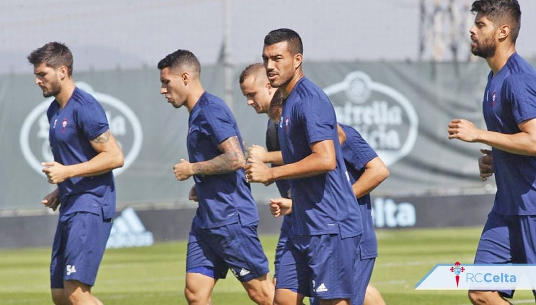 Cabral, Hugo Mallo y Nestor Araujo, entre otros, durante un entrenamiento del Celta