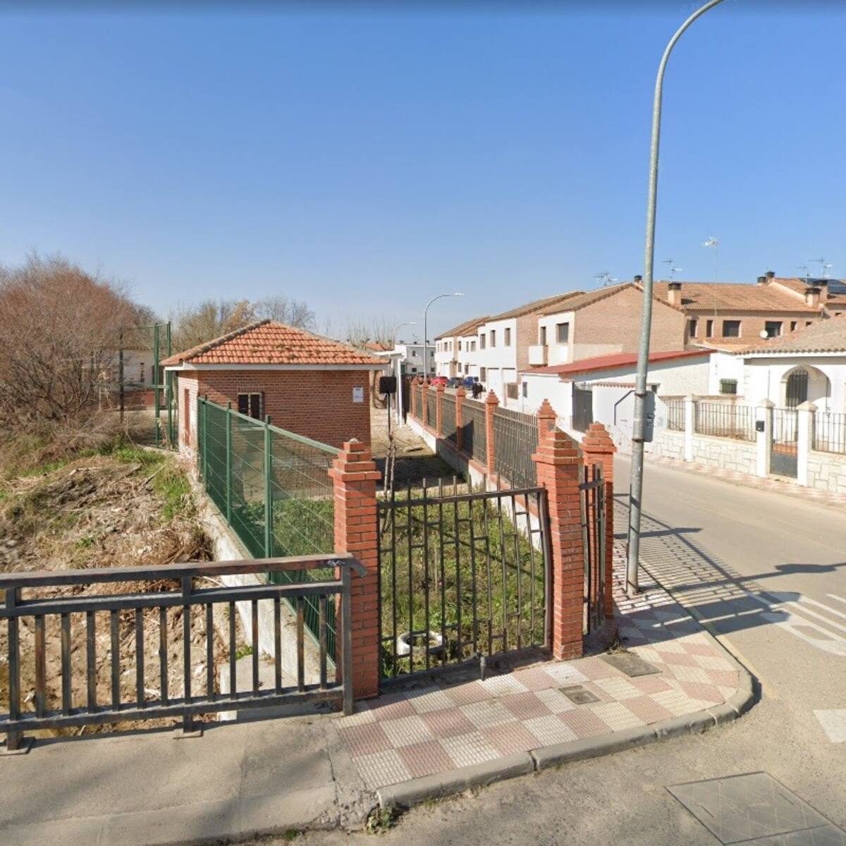 Desalojan a unos 60 niños del CEIP San Blas, Arcicóllar (Toledo) ante el riesgo de inundación