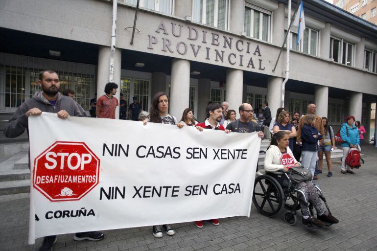 El juicio contra este hombre, acusado de haber violado durante casi una década a su mujer y de tres hijas de ésta, además de haber abusado de la hija que tenían ambos en común, se celebró en la Audiencia Provincial de A Coruña