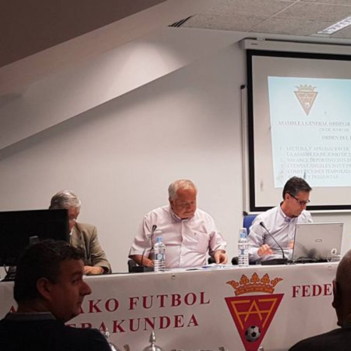 Pedro Solaun seguirá como presidente de la Federación Alavesa de Fútbol