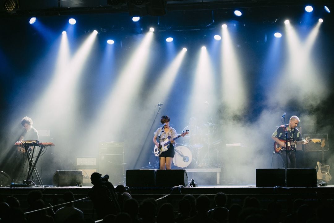 Zippo, Isabel Cea y Rodrigo Caamaño de Triángulo de Amor Bizarro, durante su concierto en La Riviera de Madrid