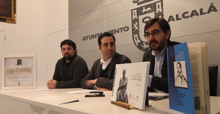 Juan Francisco Martínez, Carlos Hinojosa y Juan Ángel Pérez presentan la iniciativa.