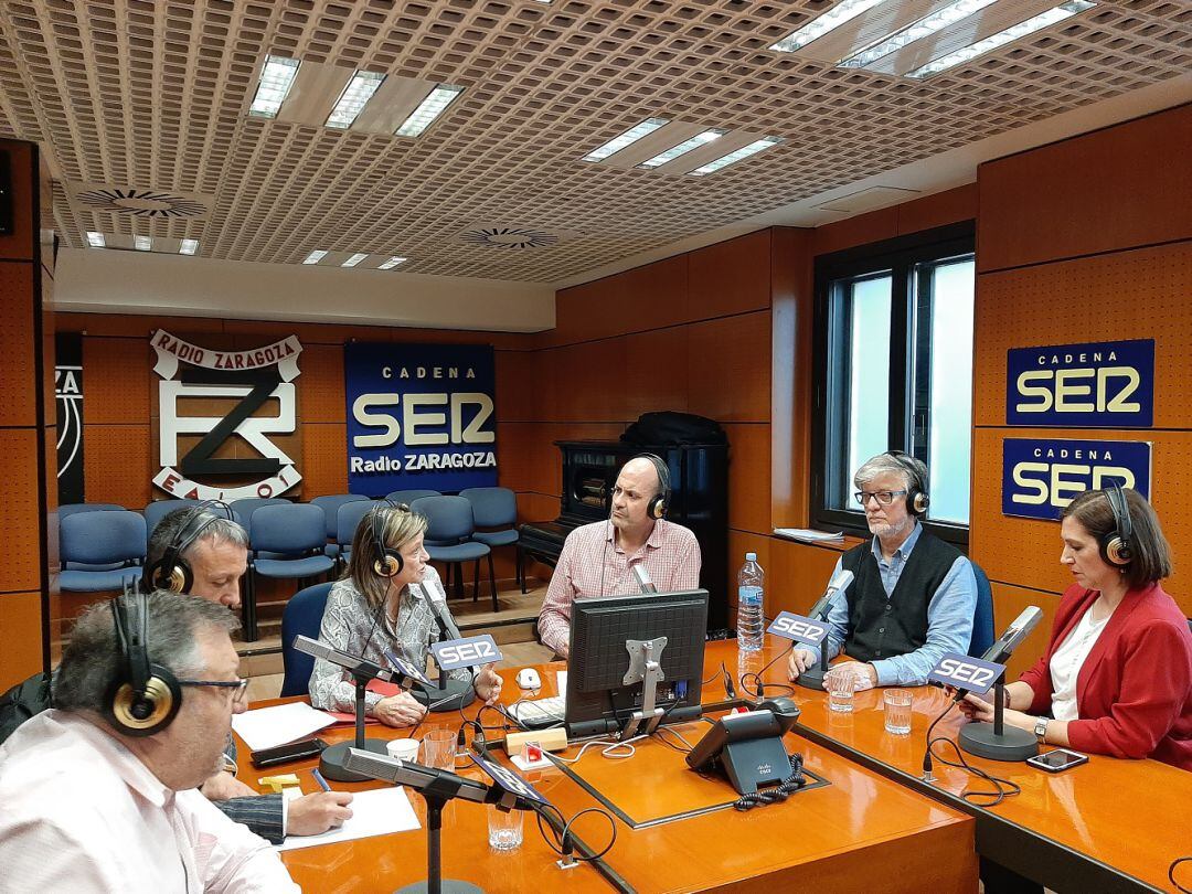 Emisión de Plaza Pública desde los estudios de Radio Zaragoza